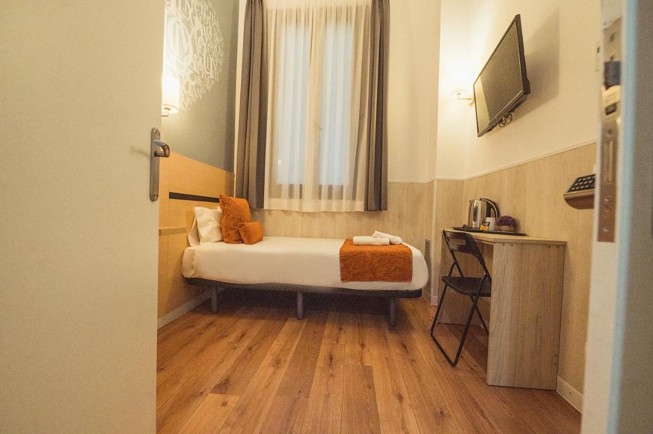 Hostal Live Natura Barcelona (Adults Only) Kültér fotó