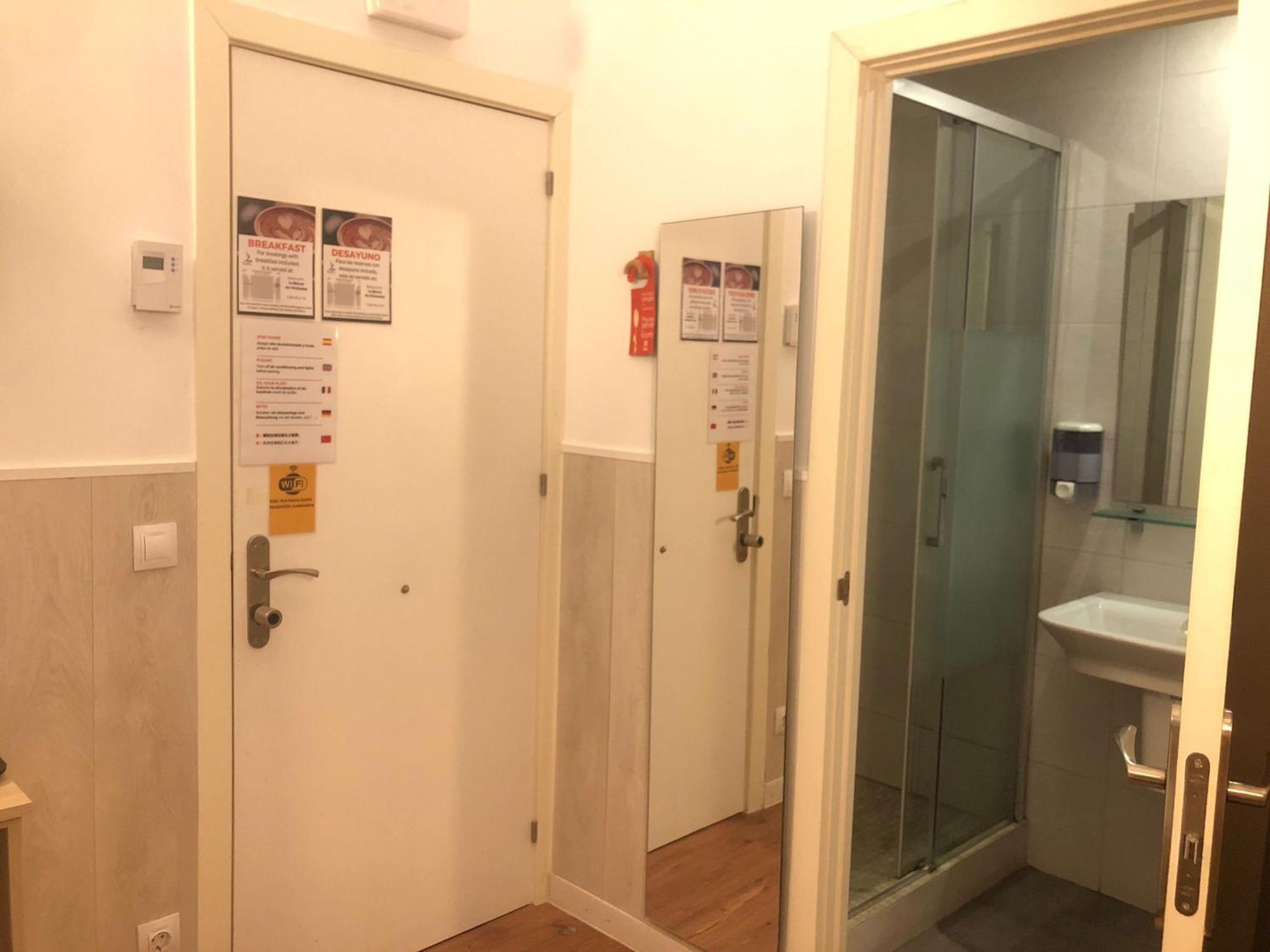 Hostal Live Natura Barcelona (Adults Only) Kültér fotó